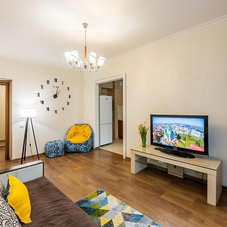 2К Квартира На Шота Руставелі, Бессарабка Kyiv Exterior foto